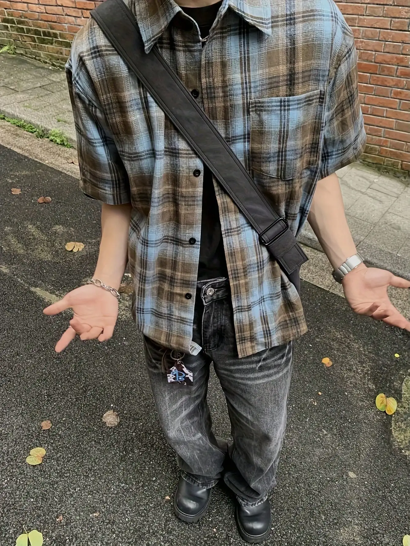 

Men's Loose Fit Short Sleeve Plaid Shirt with Patched Pocket, Casual Summer Wear