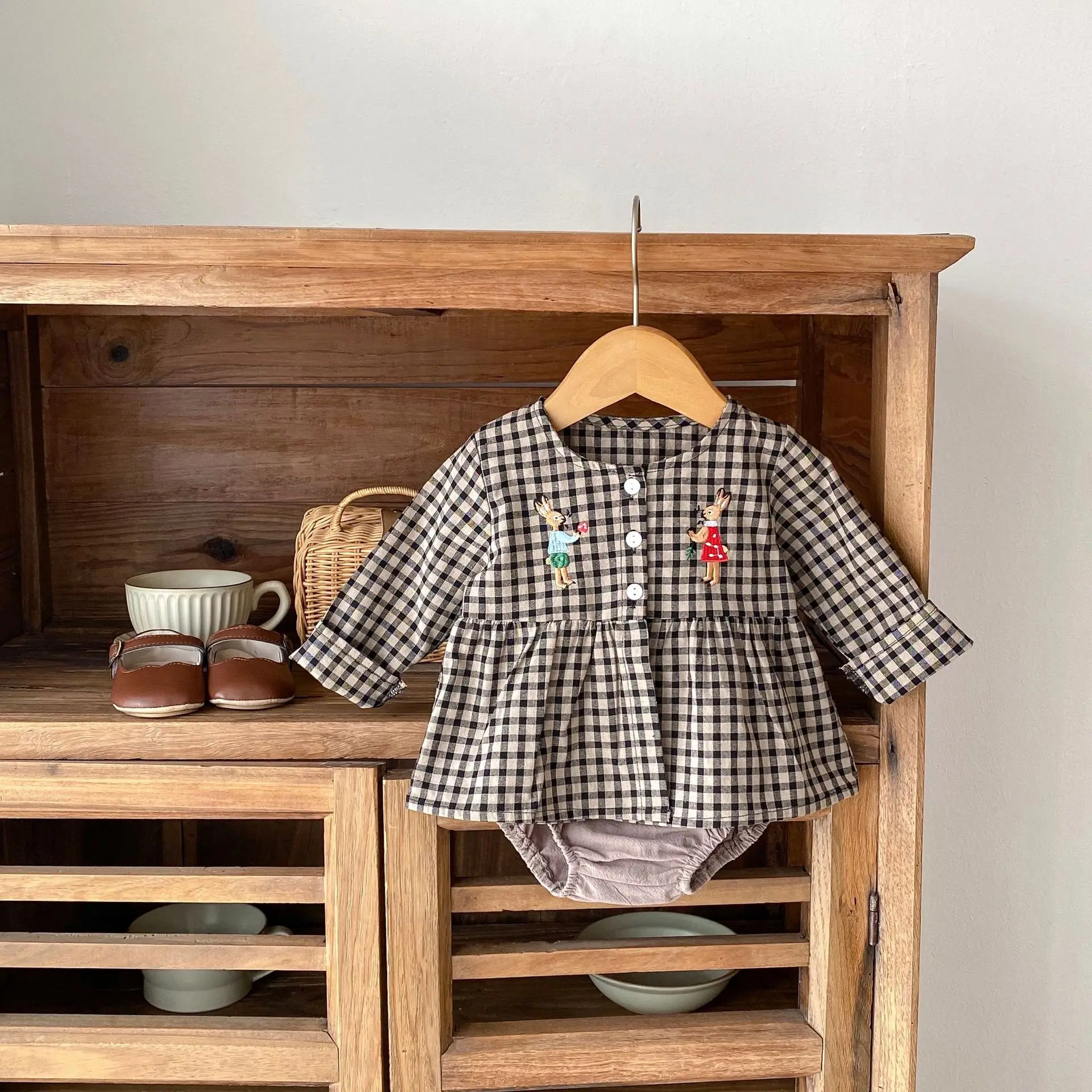 

New autumn baby clothes for 0-3 years old, girl baby set, rabbit embroidered checkered long sleeved top+fart pants