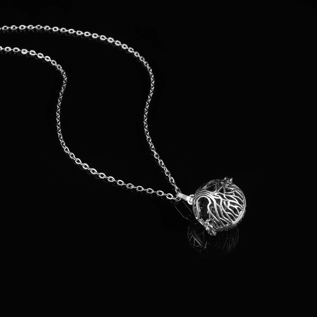 

Oil Diffuser Necklace Premium Copper Hollow Out Design Aromatherapy Pendant Unique Diffuser Jewelry for Air Freshener Gift