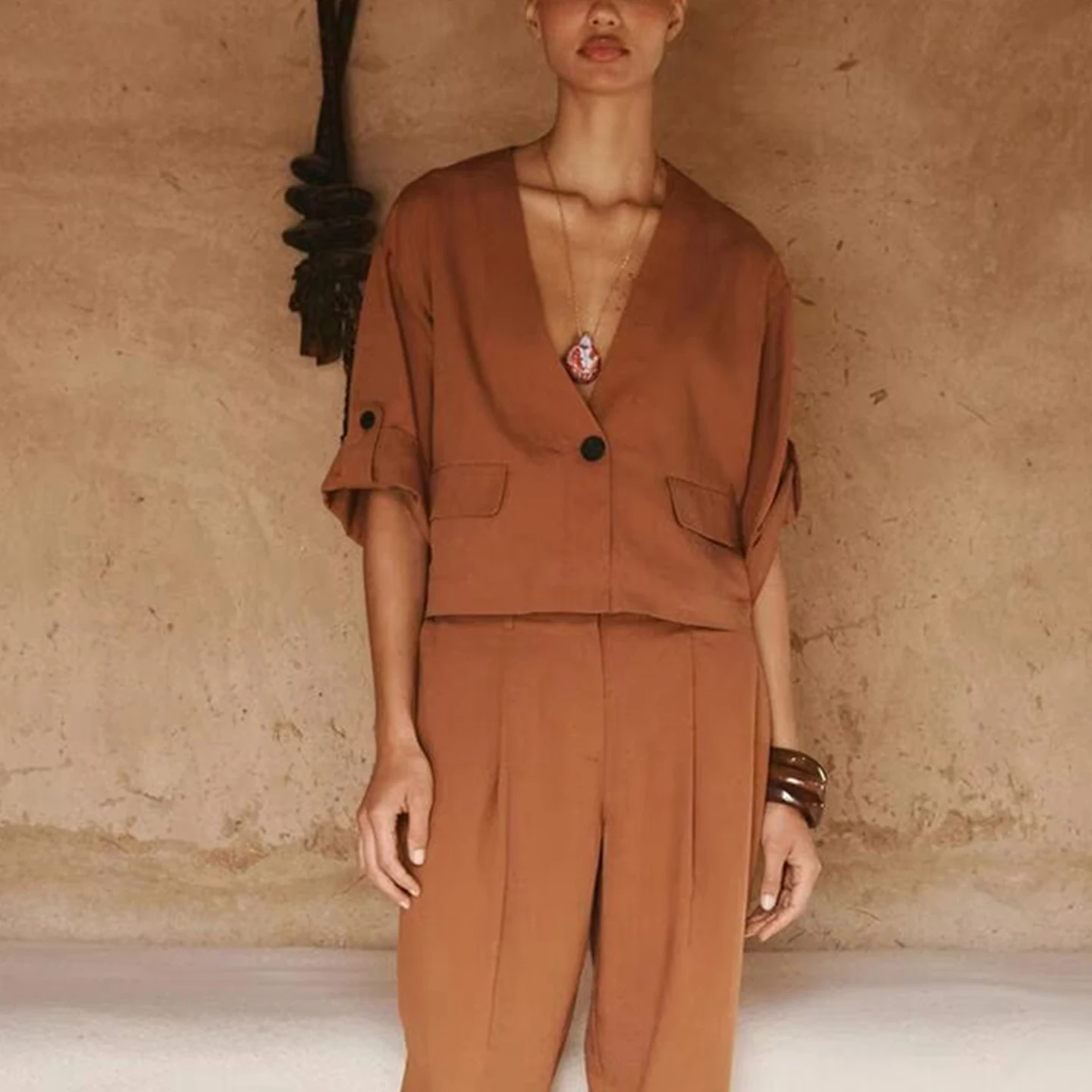 Z Women's Summer 2025 Casual V-Ne ort Sve Jaet And Pants Set Comfortable Breathable Faion Outfit for Adults