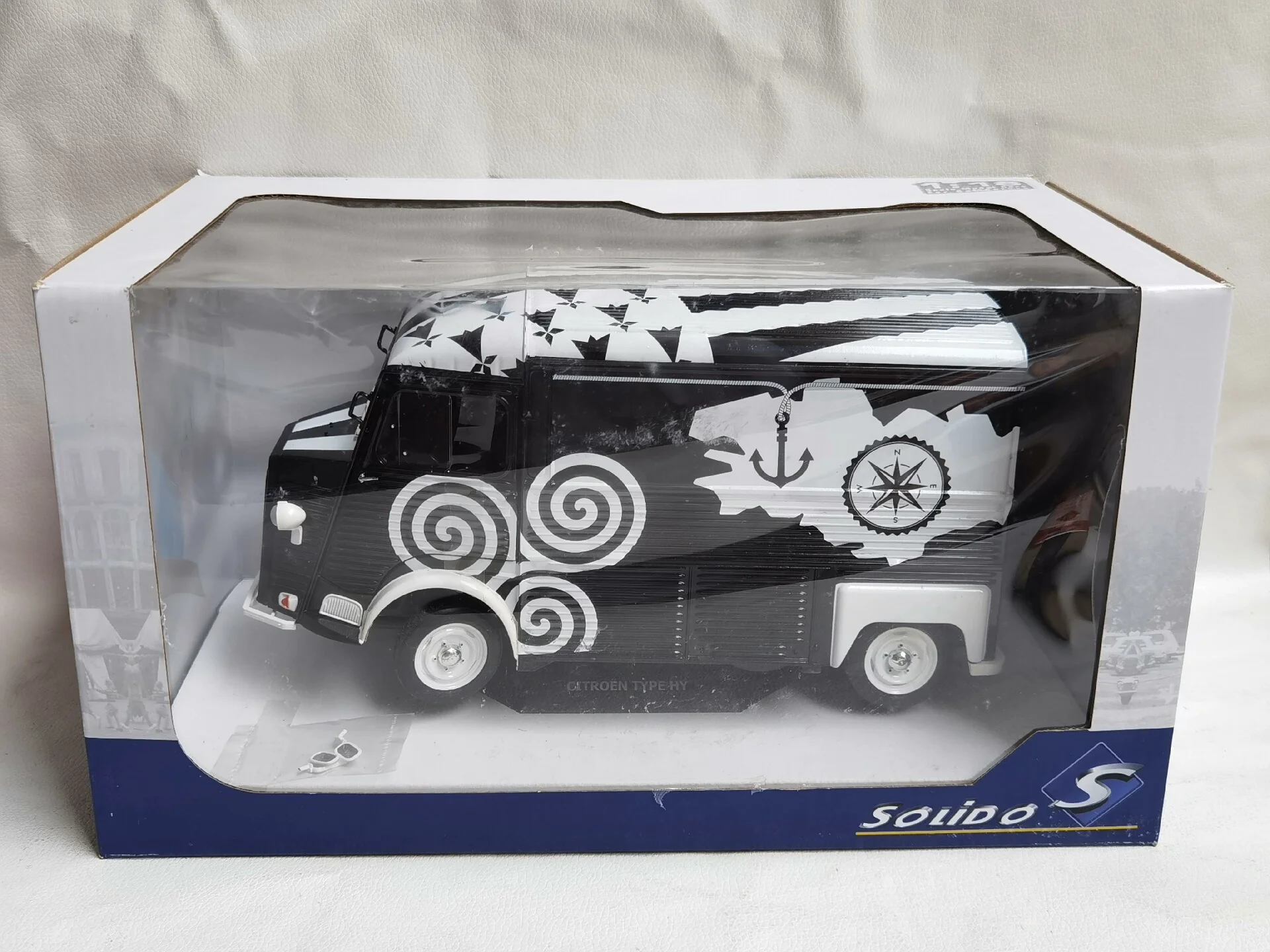 

Diecast SOLIDO 1/18 Scale CITROEN TYPE HY 1969 O4W2 Alloy Car Model
