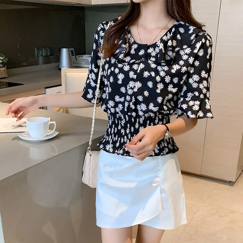 Camisa de cintura fruncida coreana con estampado de Flores rotas para mujer, blusa informal con volantes empalmados, cuello dulce Peter Pan, Verano