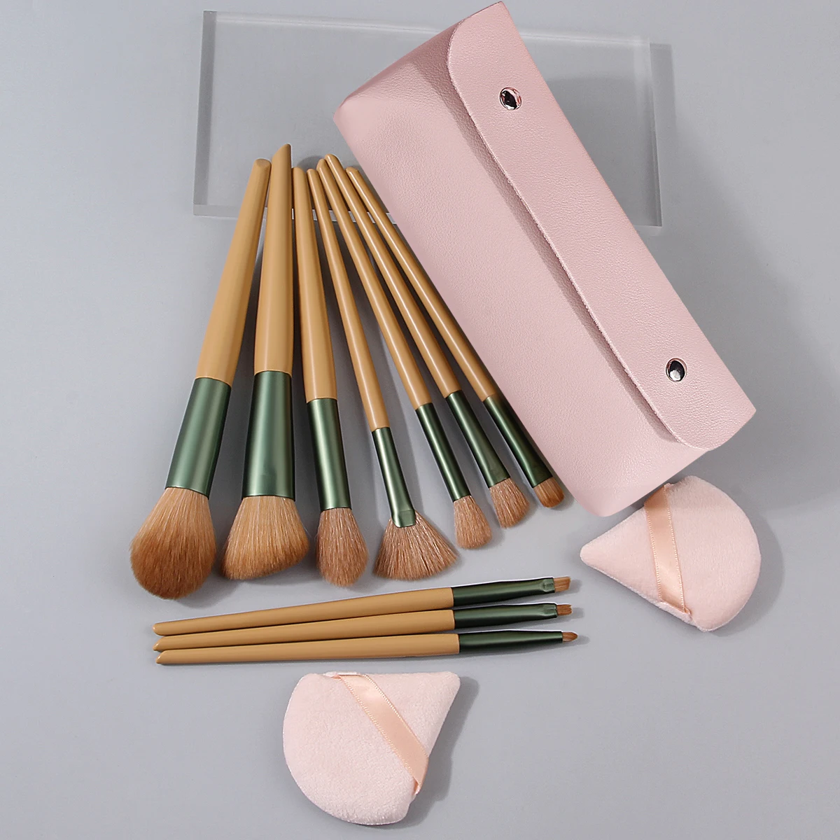Conjunto de pincéis de maquiagem com cerdas macias, 13 peças, pó solto, blush, pó triangular de dupla face + bolsa de armazenamento de pincel de maquiagem