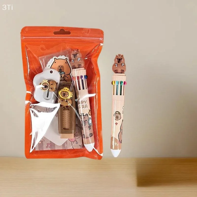 مجموعة أدوات تعليمية مع رسم توضيحي كرتوني كابيبارا؛ أساسيات المدرسة مزينة برسوم كارتونية كابيبارا الرائعة.