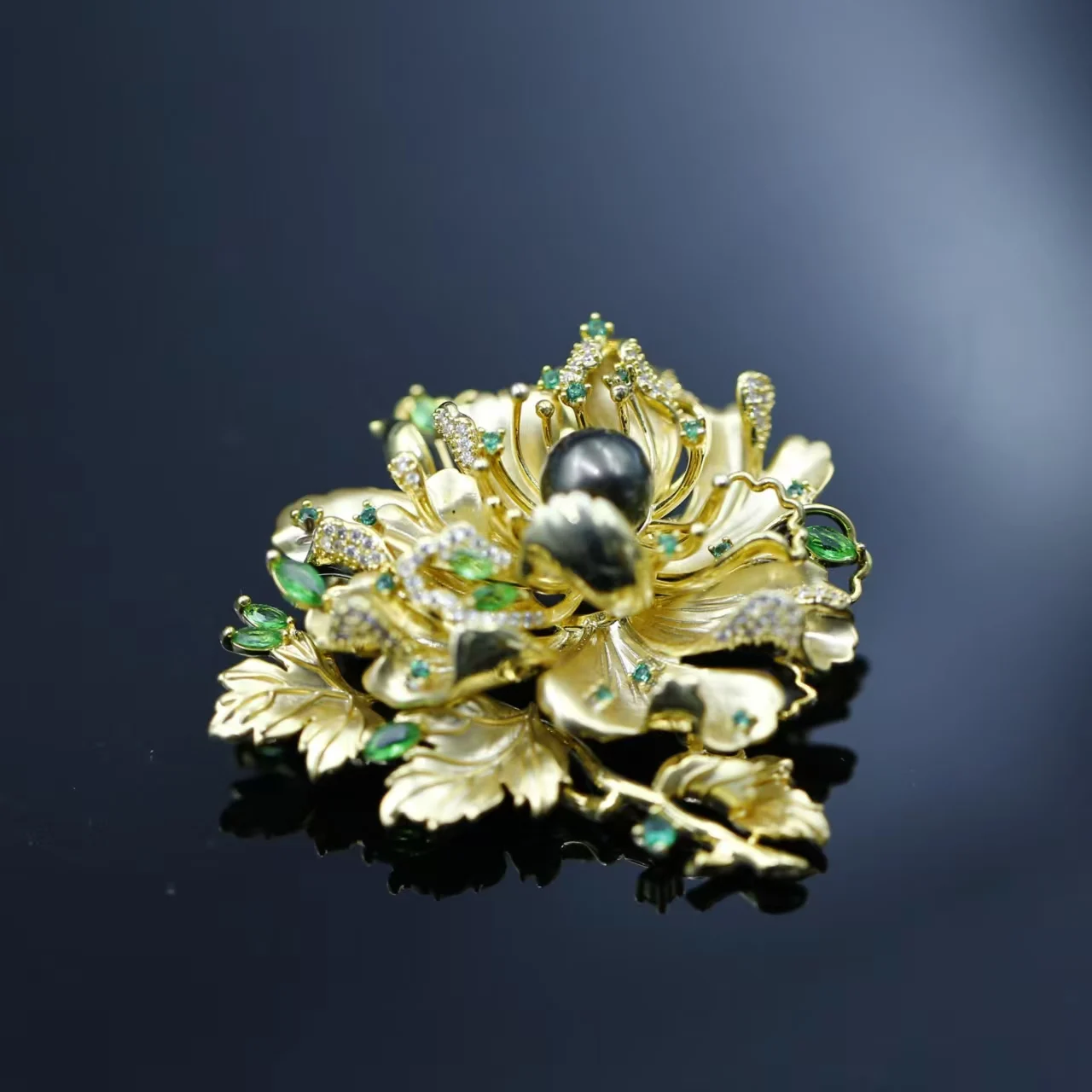 

Элегантная брошь-подвеска с круглым жемчугом в стиле барокко, с дизайном в виде морских цветов, из таитянского жемчуга, модное ювелирное украшение, подарок для женщины