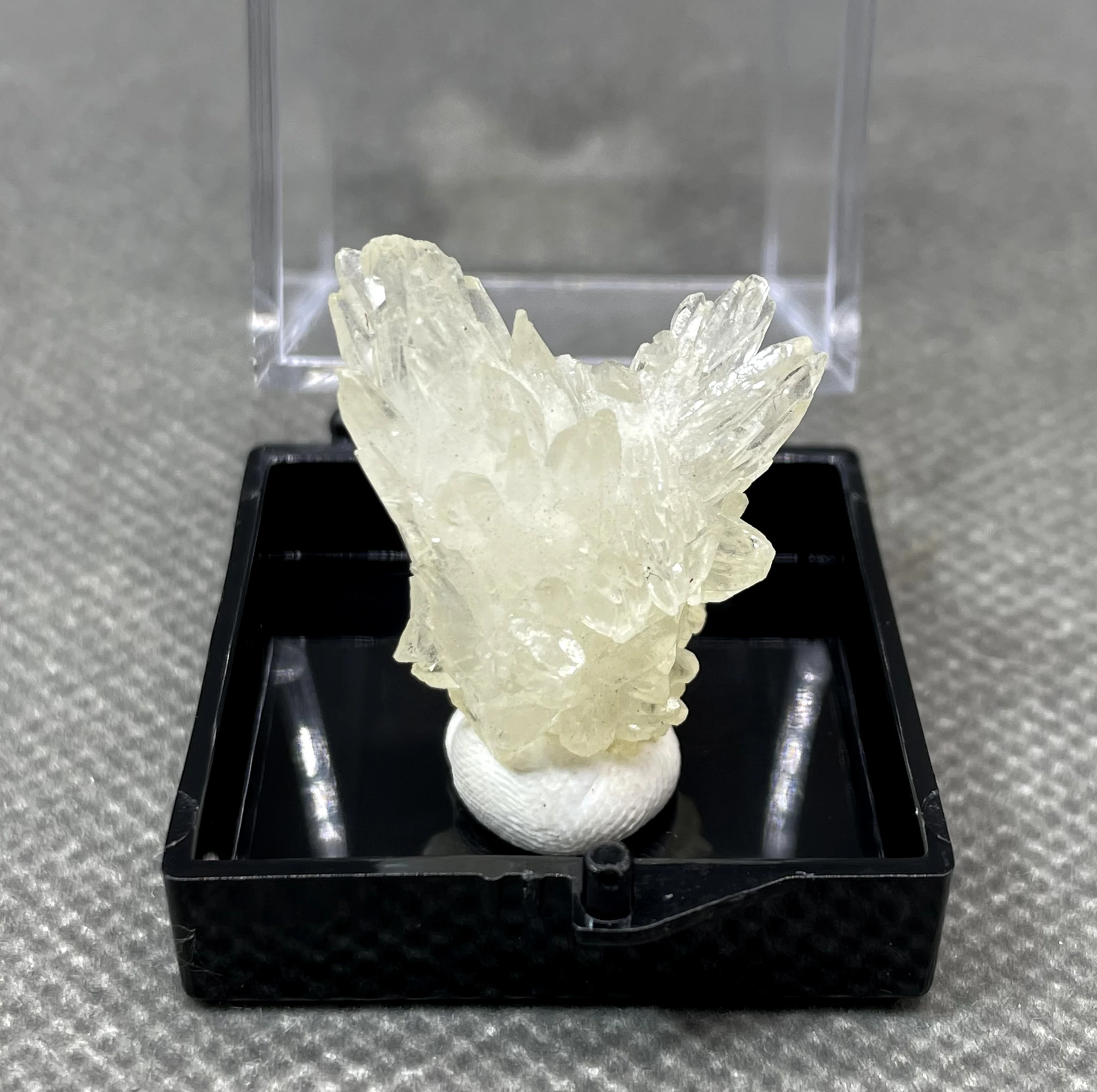 Natural Sugar heart Calcite mineral specimen + box size 3.4cm + healing quartz crystals and stones rock gemstone view 3