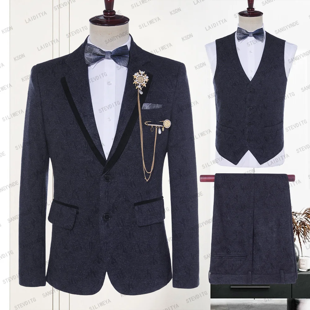 

Высококачественные модные мужские костюмы с шикарными лацканами и двумя пуговицами, мужской костюм на заказ, элегантный повседневный офисный повседневный жаккардовый костюм из трех предметов, облегающий крой