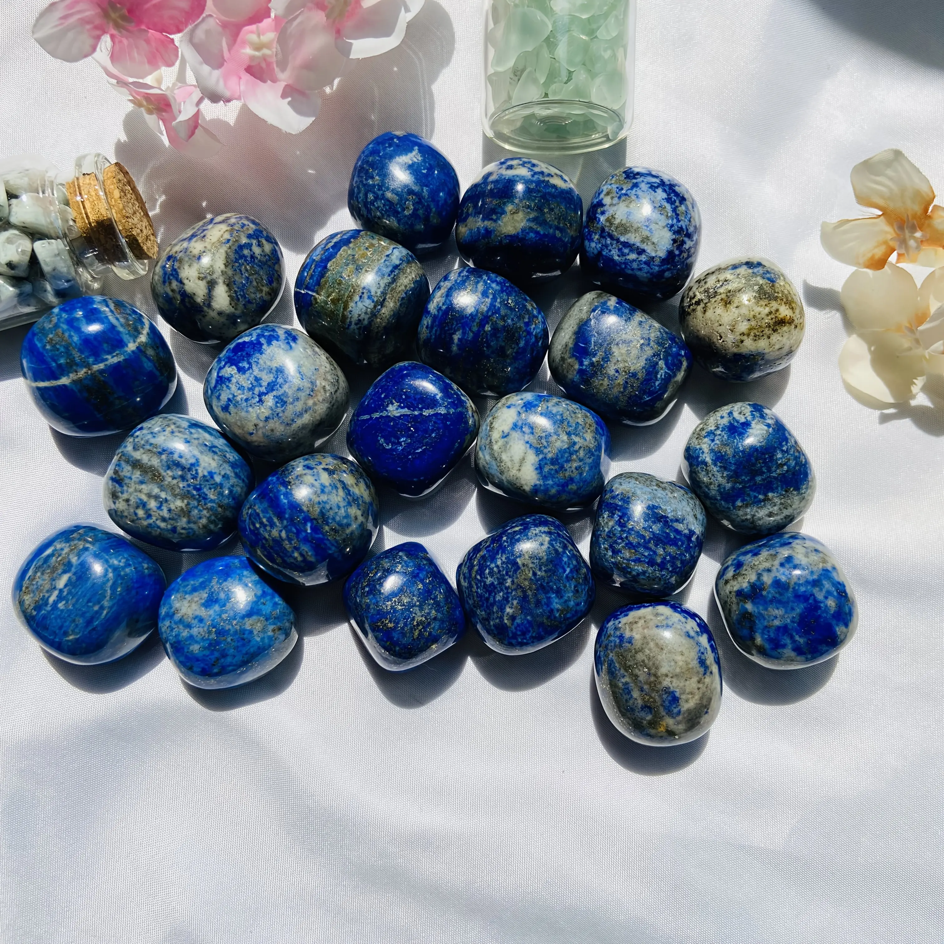 3 Stück/6 Stück natürlicher Lapislazuli, polierter runder Kristallquarz, Aquariumdekoration, Vasenfüller, tiefblaue graue Marmorplatte