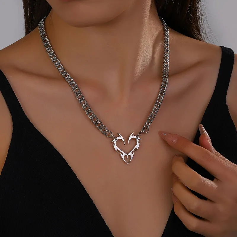 

Punk Style Hollow Heart Pendant Necklace Stainless Steel Chunky Chain Choker For Women Edgy Gothic Party Jewelry Gift