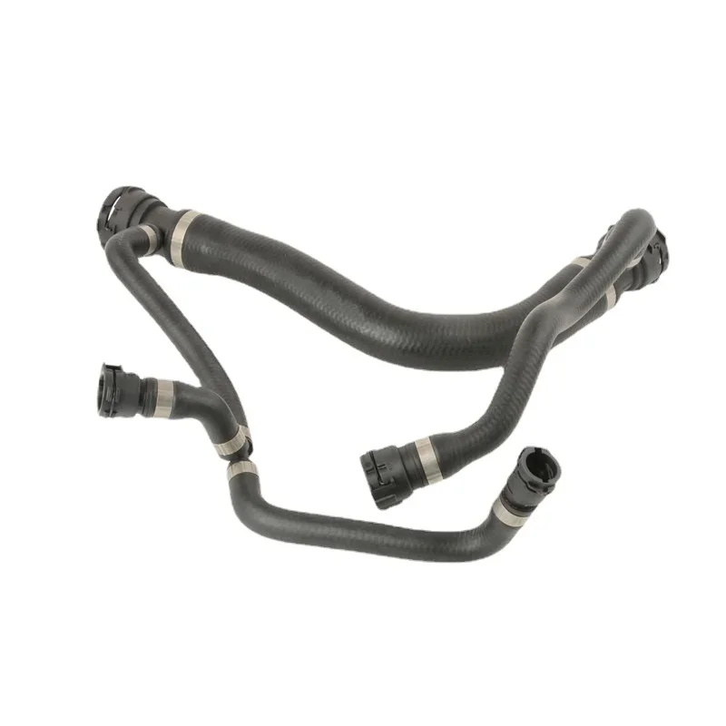 Voor BMW E65 E66 745Li 745i Bovenste radiateurslang van waterpomp 17127508010