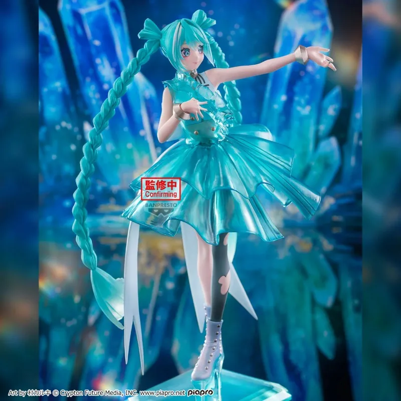 Auf lager Original BANPRESTO EVOLVE Clearluxe Emerald Gem Hatsune Miku Anime Figur Spielzeug Modell Sammlung Action Puppe Geschenk WY