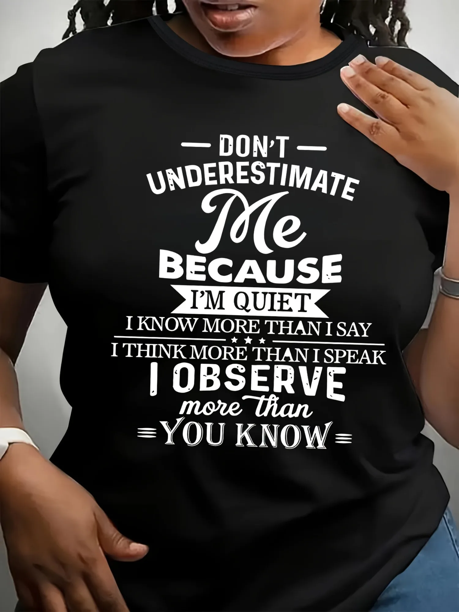 Koszulka damska plus size z nadrukiem alfabetu - mieszanka poliestru z elastanem, okrągły dekolt, krótki rękaw, lekka.