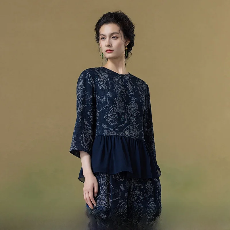 

New 2025 Autumn Retro Print Mixed National Sle Women's irt Living on the Left Breathable Regular Sve Length V-ne