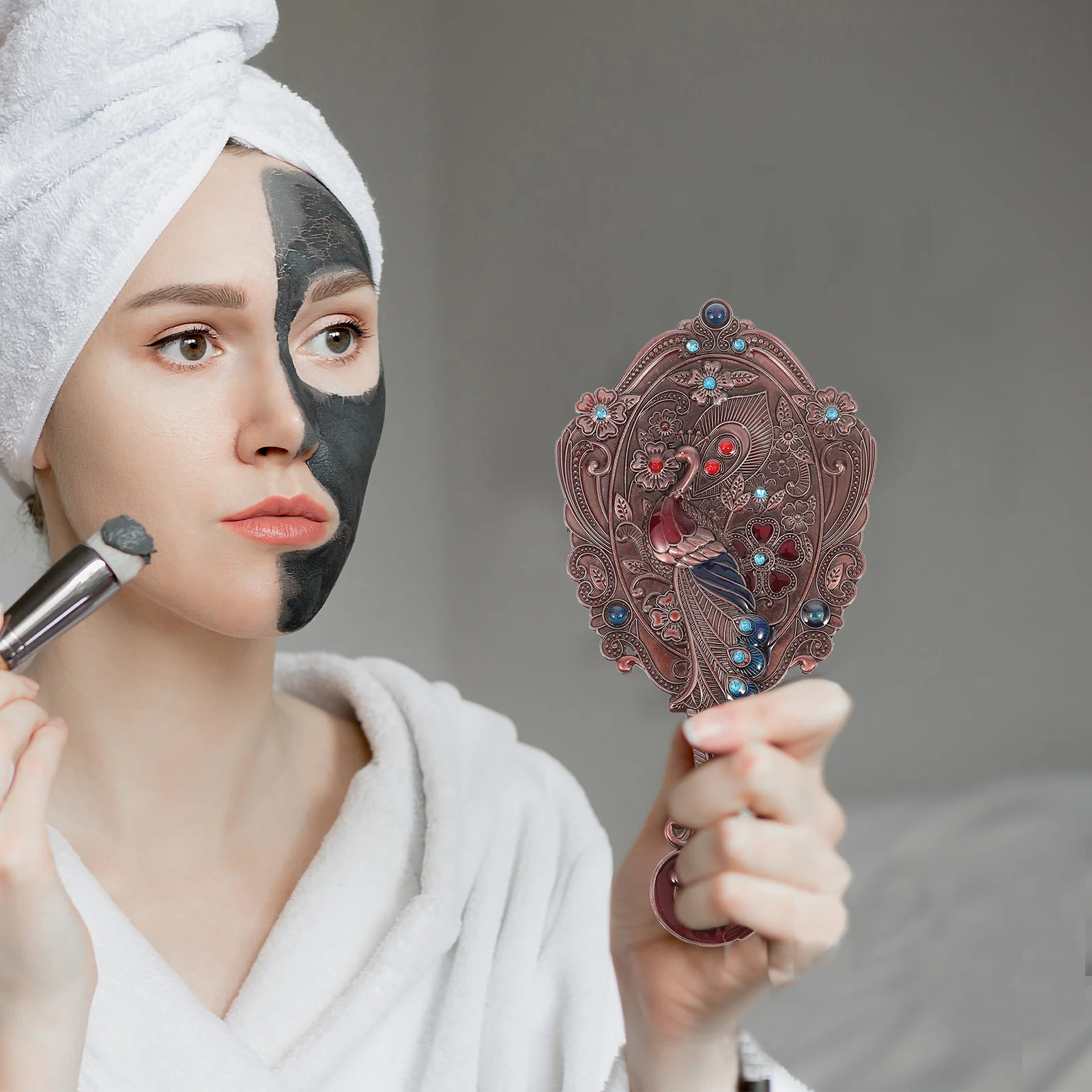 مرآة مكياج مدمجة مع مشط مرآة زينة كلاسيكية للتحقق من الجزء الخلفي من أداة مكياج الشعر الخاصة بك