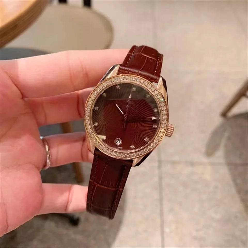 

Vintage Brown Sun Pattern Dial Ladies Watch Full Crystal Bezel Calendar Rose Gold Metal Case Soft Brown Leather Band Waterproof Female Quartz Clock