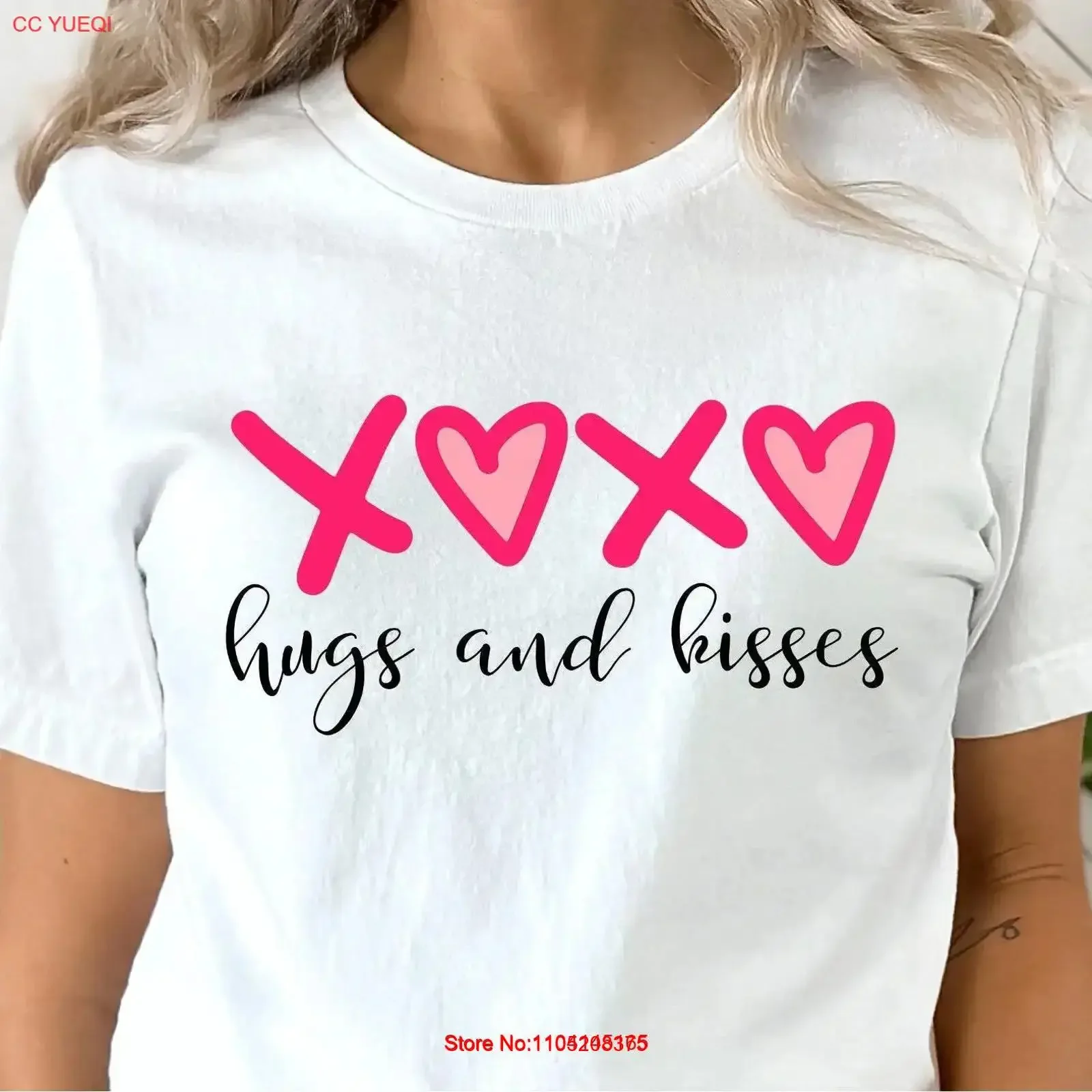 العناق والقبلات Xoxo تي شيرت عيد الحب عيد الحب المشاعر عاشق رومانسية لقلبها تصميم المرأة خمر غسلها أنيق