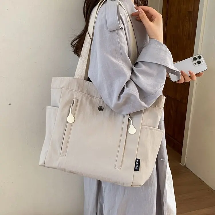 

Modern Chic White Woven Shoulder Bag Exquisite Weave Craft Purse Stylish Crossbody Handbag with Adjustable Strap