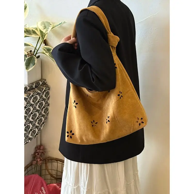 Retro Suede-Like High-Capacity Hollow-Out Tote Bag for Women – 2025 New Release, Elegant and Niche Commuter Shoulder Bag