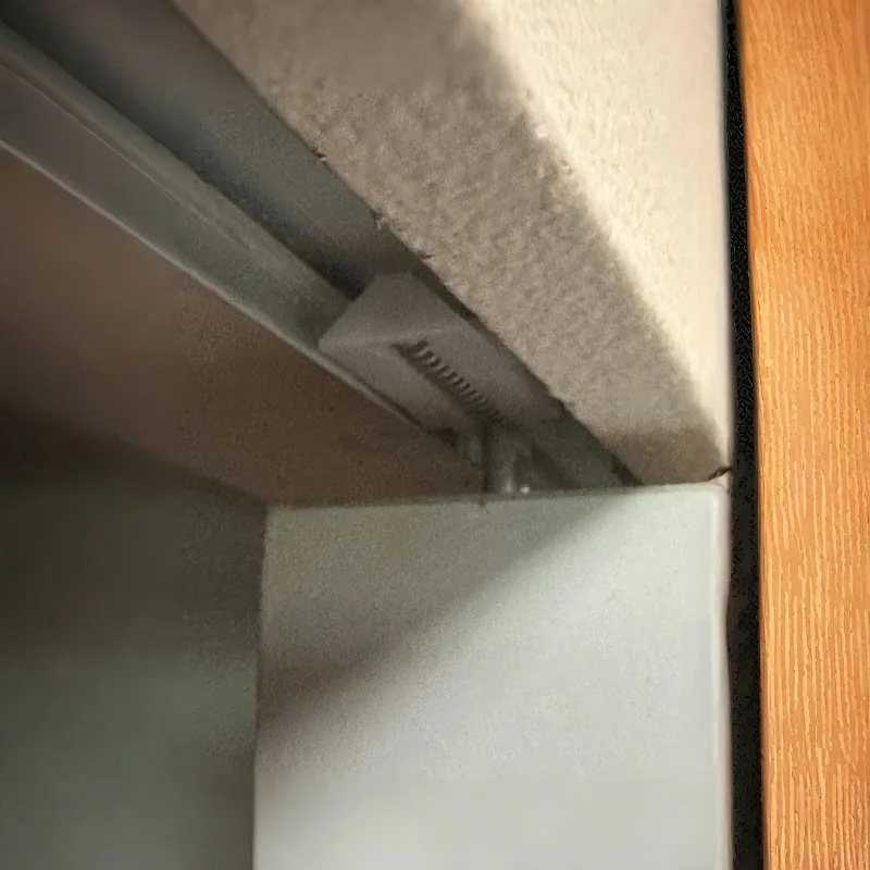 Trilho de amortecedor de mola bidirecional 1-1 3/8 Polegada trilho guia fácil instalação de pressão embalagem de quantidade personalizada 10.2x2.2x0.95cm