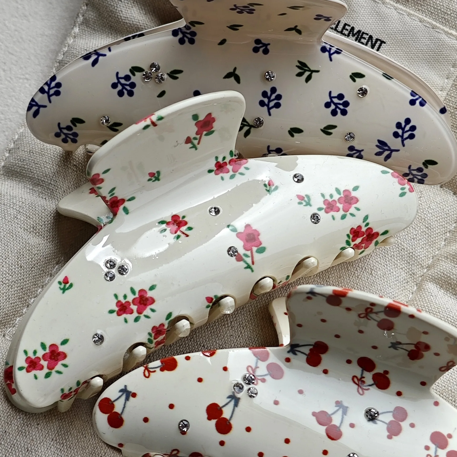 

Новинка 2024 года, коготь для волос с вишней и черникой, допаминовый цветочный принт, акриловые заколки для волос, аксессуары для волос для женщин и девочек