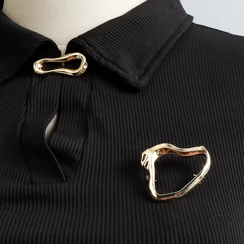 Broches irregulares simples, exquisitos alfileres de cintura con forma de corazón para mujeres y hombres, accesorios de ropa fijos versátiles e informales Vintage, nuevo