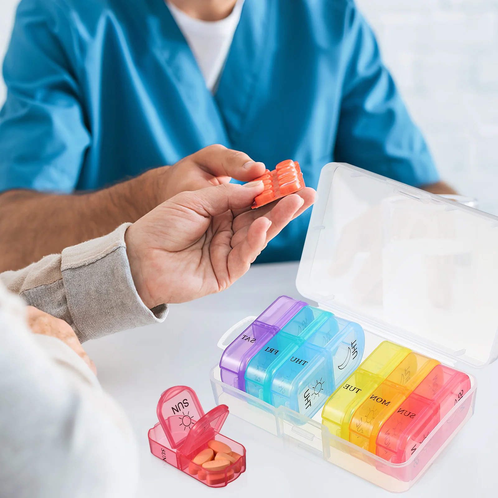 2개입 주간 약통 7일 휴대용 약 케이스 여행 친화적 컴팩트 디자인 손잡이 포함 다채로운 칸막이 일일용