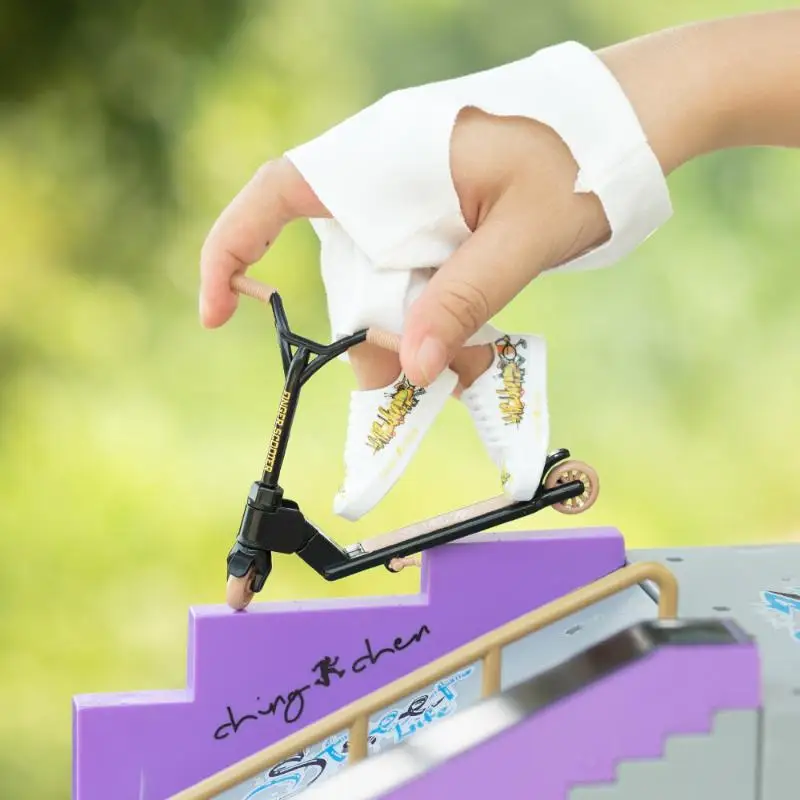 1Pcs Desktop Skateboard Toy Car Standing Folding Finger Scooter Children Fingertip Pedal Vitality Car