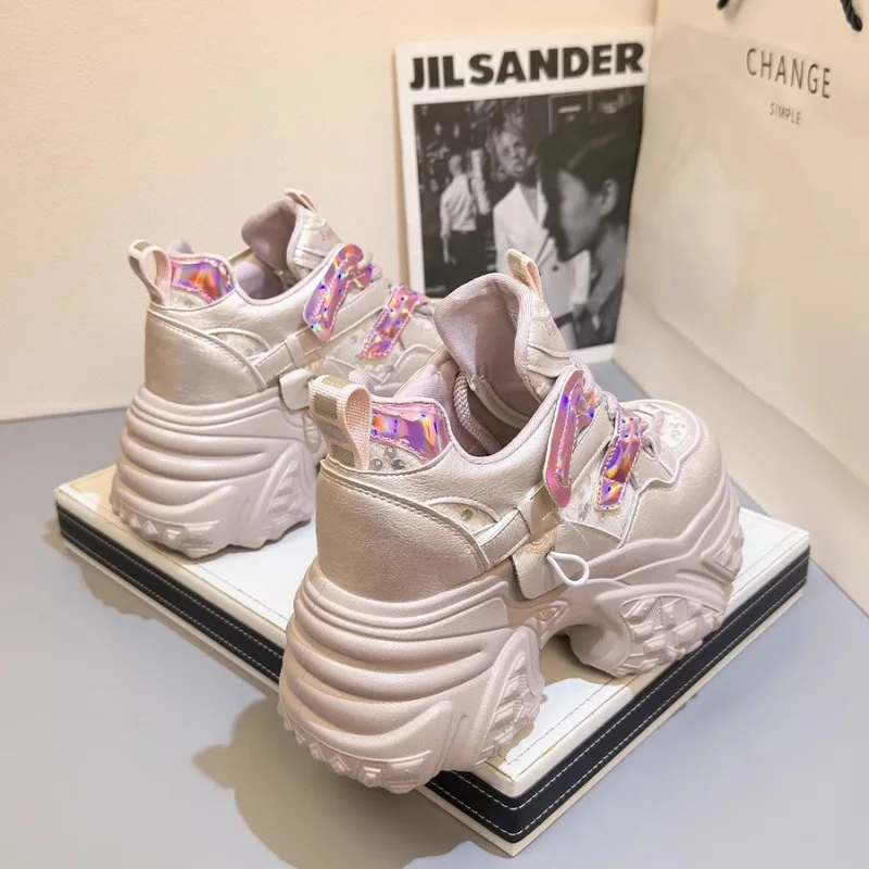 ارتفاع داخلي سميك نعل يزيد من أحذية الأب النسائية لصيف 2025 موضة جديدة أحذية رياضية وترفيهية صغيرة أحذية متعددة الاستخدامات