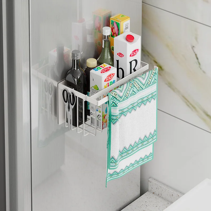 

1 неперфорированная магнитная полка для хранения на холодильнике, боковая полка для приправ, настенная кухонная корзина, многофункциональная полка для хранения.