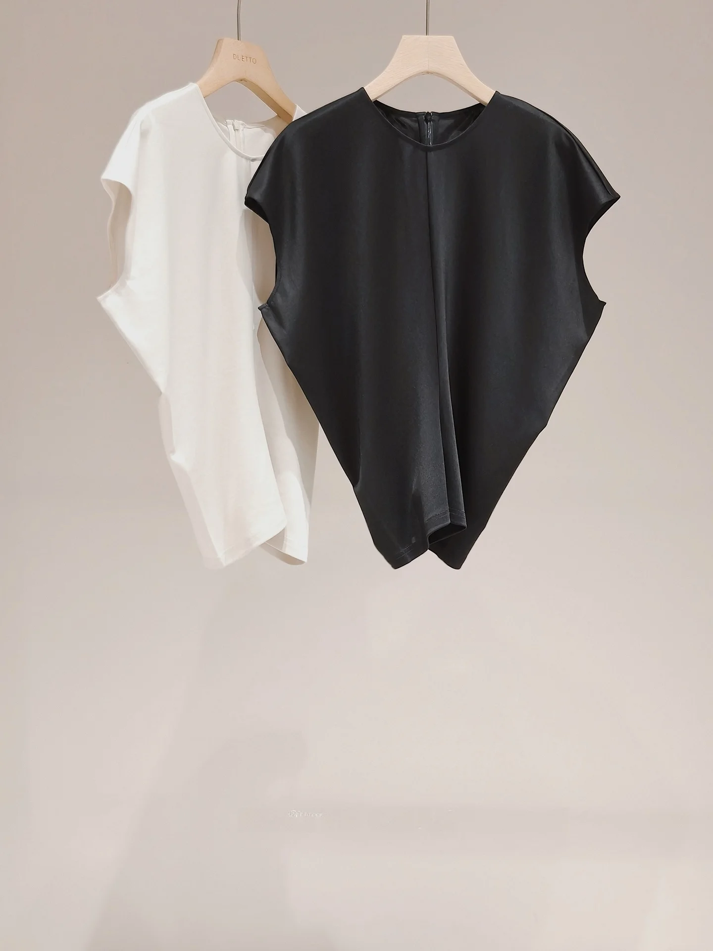 

Duetto Diamond Tee Women's Slim Fit round Neck Fly Sleeve Shirt Cool Sensation Smooth Silk Acetate Pearl Satin Casual Shirt