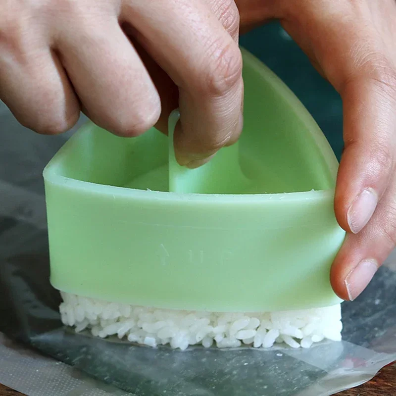 Molde Triangular Onigiri para el hogar, utensilios de cocina para el hogar, Kit de cocina, prensa de Sushi, práctico accesorios Bento DIY de Japón, bolas de arroz
