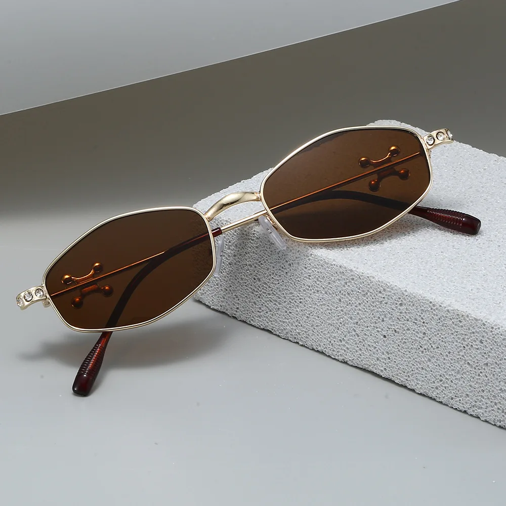 Schlankes Design Damen Sonnenbrille Strass Luxus Plygon Uv400 Anti Blaulicht Kleine Sonnenbrille Damen