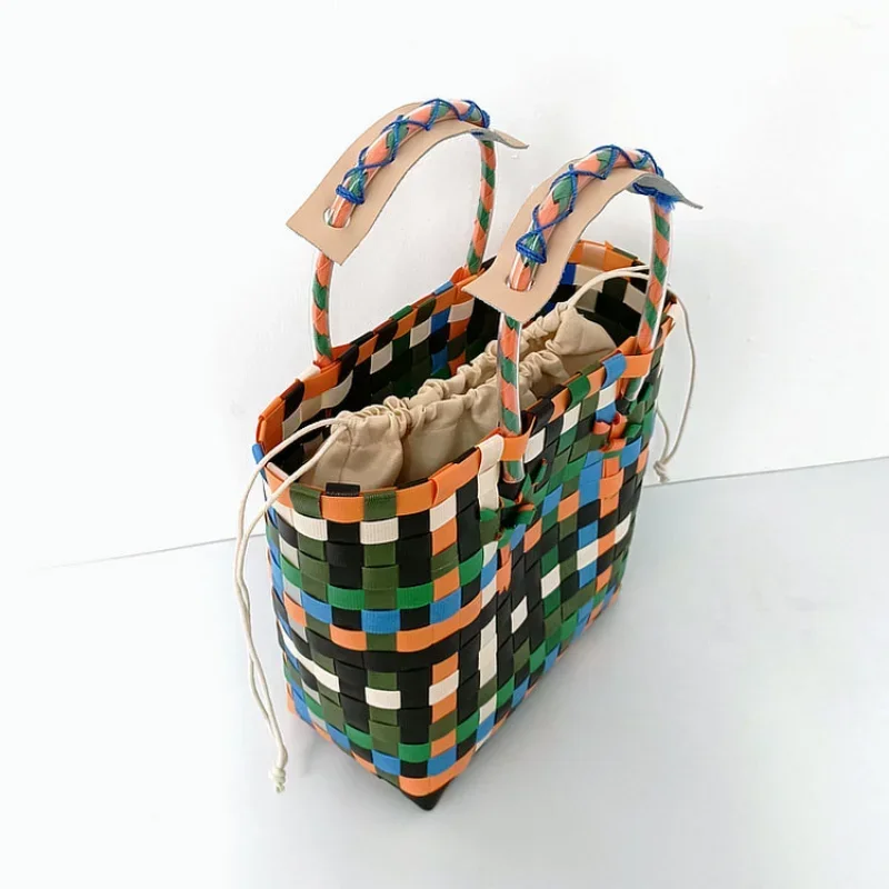 Women Handwoven Color Contrast Plaid Pattern Handbag Small Plastic Woven Tote Bag Causal Beach Holiday Shopping Bag Sacs À Main