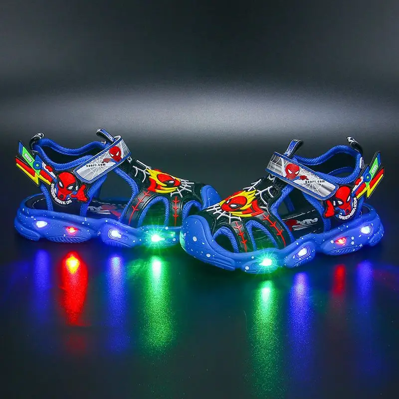 Scarpe Casual per ragazzi luci a LED estate sandali blu rossi per bambini scarpe da spiaggia morbide antiscivolo per cartoni animati da uomo taglia