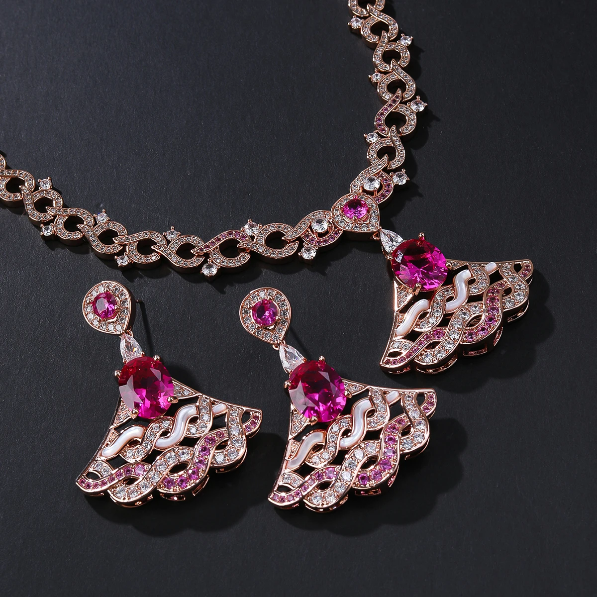 Luxury Elegant Cubic Zirconia fan-shaped Pendant Design Necklace Earrings Set Lady Party Accessories Wholesale CN11523