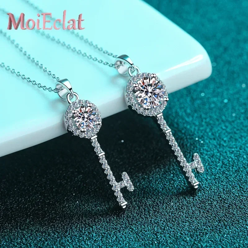

MoiEclat Store Platinum PT950 Luxury 0.5ct/1ct Moissanite Key Pendant Necklaces for Women, Timeless Clavicle Chain Fine Jewelry