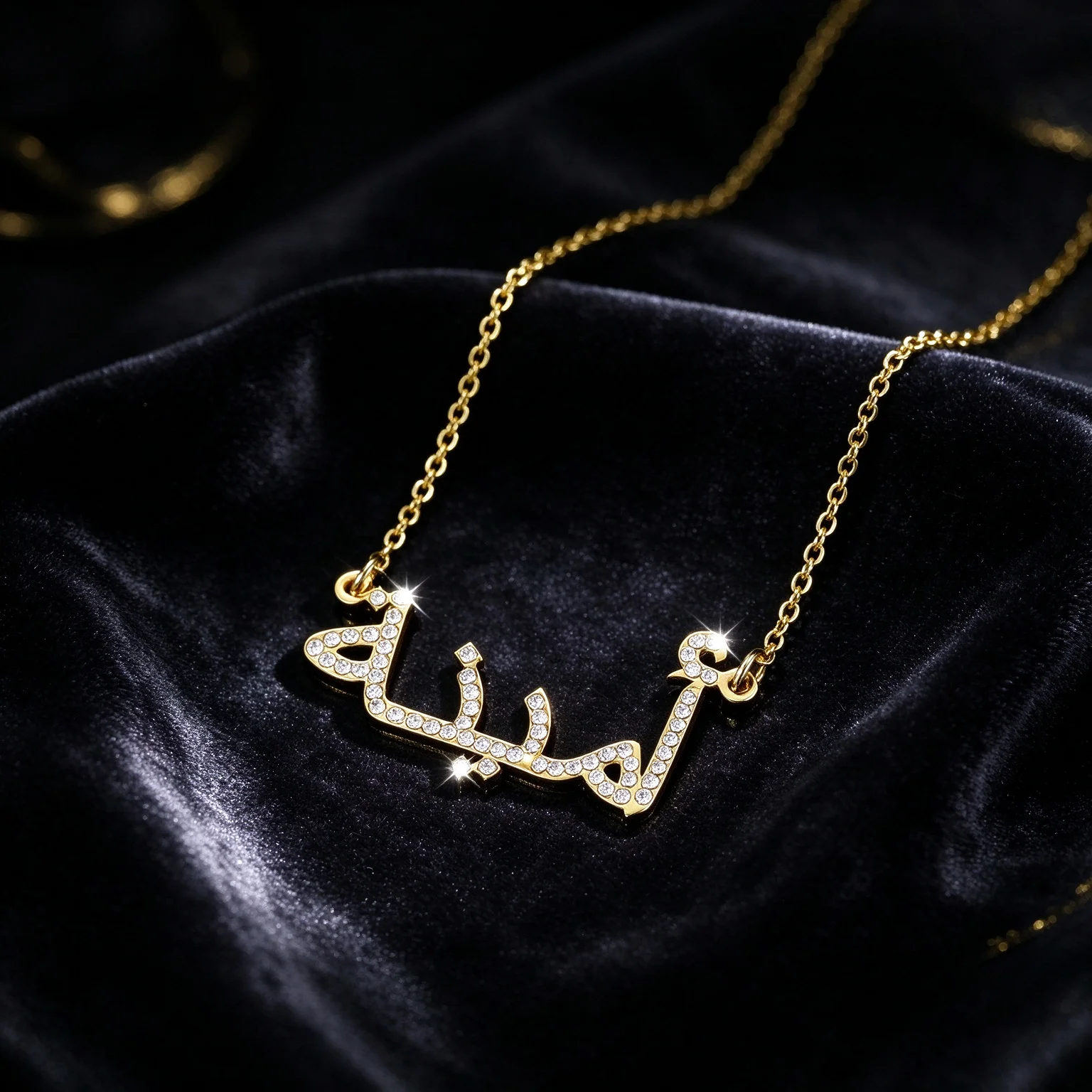 Collier personnalisé avec nom arabe, pendentif en acier inoxydable et cristaux, bijou orné de strass, idéal comme cadeau pour les femmes, parfait pour le Nouvel An.