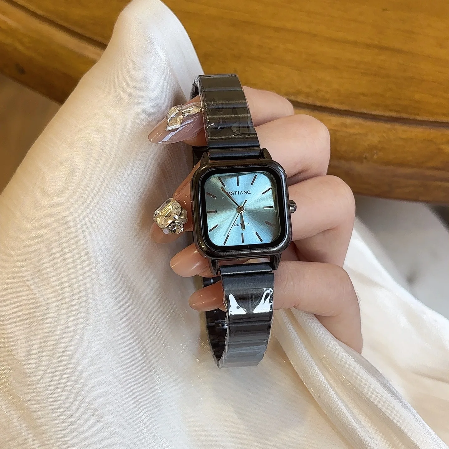 Orologio nero di marca di vendita calda per le donne Orologi al quarzo di moda regalo di lusso Orologi da polso da donna squisiti con quadrante quadrato semplice