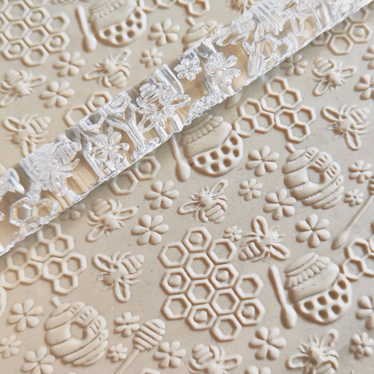 Bees Busy Collecting Honey Embossed Rolling Pin Cake Decorating Tool for Cookies Clay Art Pie Crusts - Kitchen Baking Accessory