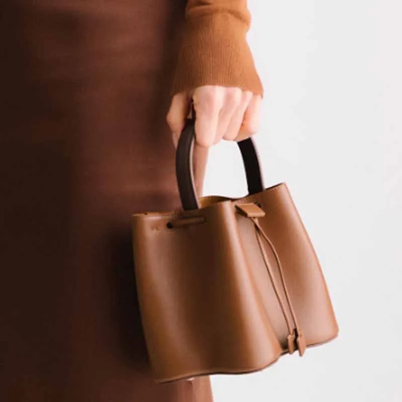 2025 new fashion and elegant Turkish pleated drawstring bucket handbag shoulder messenger bag dark brown beautifully decorated