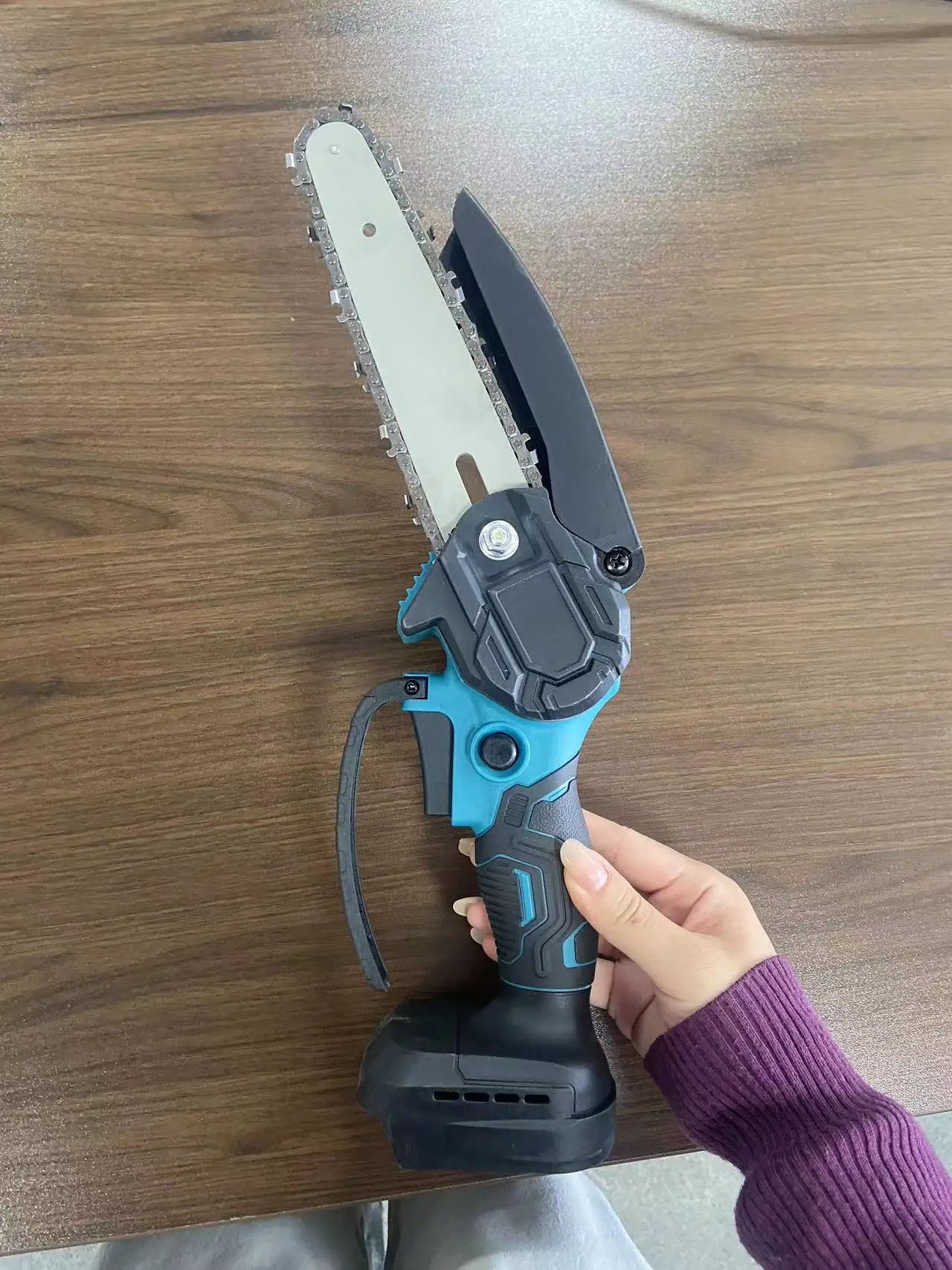 Mini Single Hand Electric Chainsaw, Cordless High Power Lithium Saw with 1 Battery & 1 Charger for Outdoor Logging