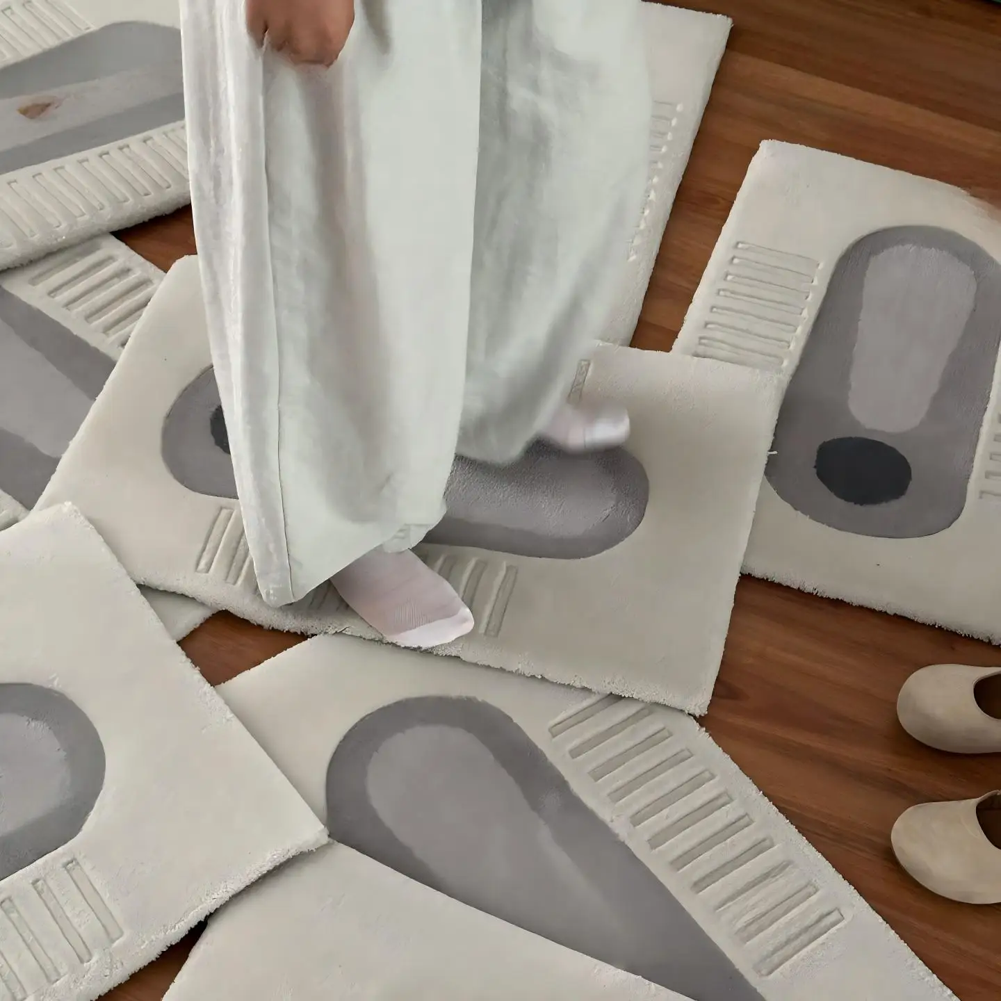 VIKAMA Creative Fun Squat Toilet Carpet Abstract Trendy Bedroom Bedside Bathroom Doorway Carpet Home Decoration