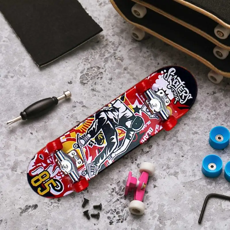 1pc Mini skateboard professionale giocattoli Cool Finger Sports Alloy Skateboards giocattoli creativi con punta delle dita per adulti e bambini