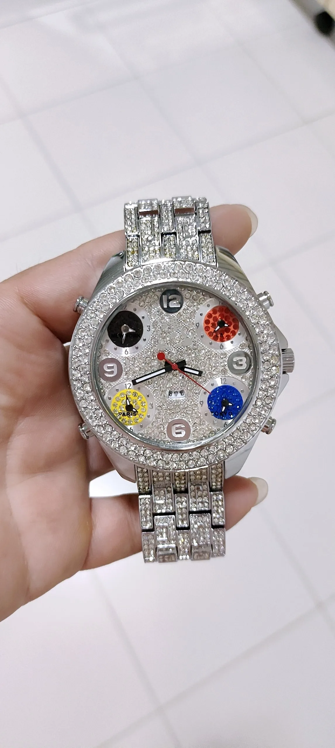 

Large Plate Quartz Gypsy Multi-time Zone Map Couple High-end Rhinestone Steel Belt Watch
