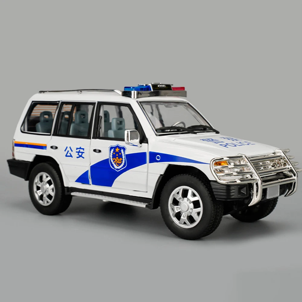 

Масштаб 1:18 Mitsubishi UAZ Hunter, модель автомобиля, игрушечный амортизирующий музыкальный свет, кросс-кантри, моделирование для мальчиков