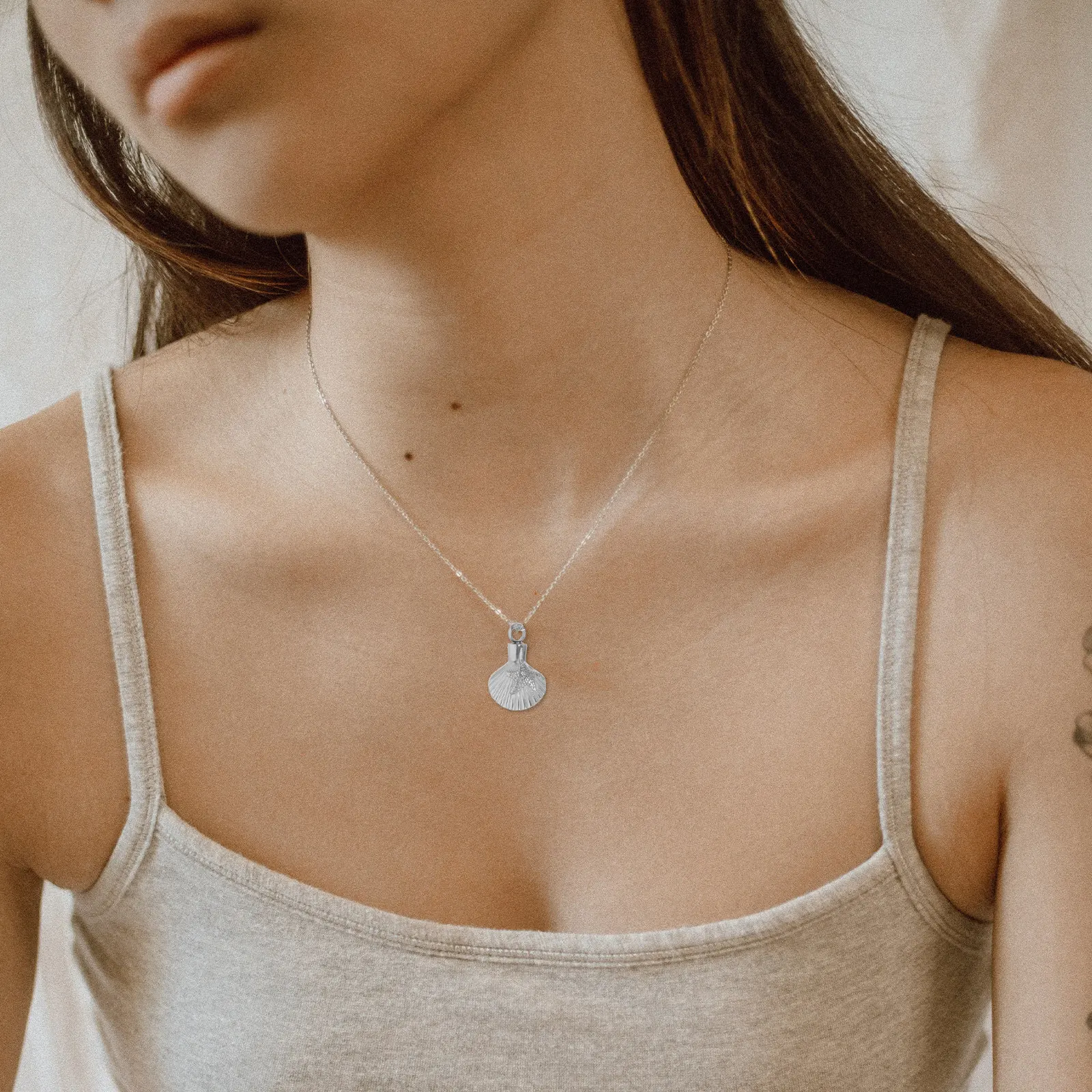 

Mini Pet Urn Necklace Stainless Steel Shell Pendant Ashes Holder Memorial Keepsake Necklace for Loved Ones Pets Human Ashes Urn