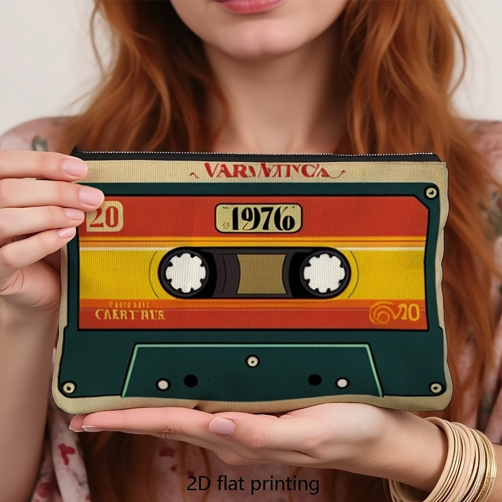 1pc Vintage 1976 Cassette Tape Fashion Zippered Makeup Bag, 2D Flat Non-Embroidered, Perfect Gift for Festive