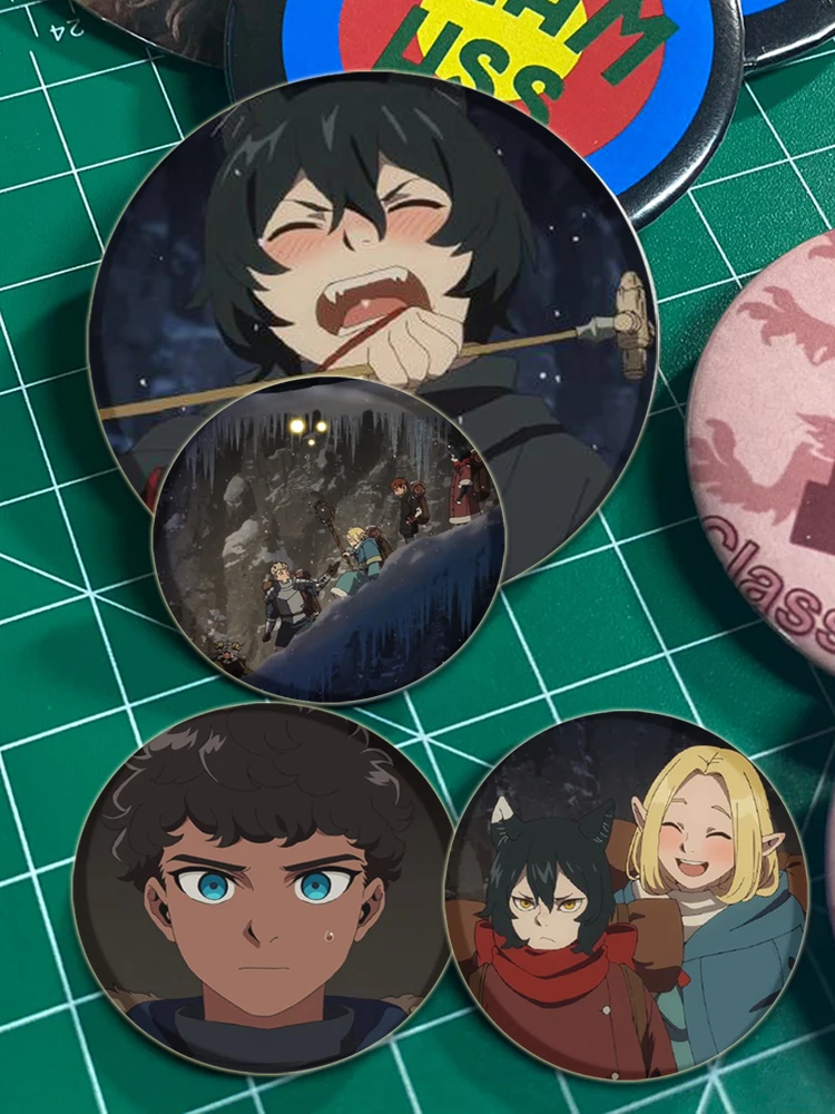 58MM Anime lezat di Dungeon pin Tinplate lencana DIY kustom kartun bros untuk penggemar koleksi hadiah dekoratif pakaian topi