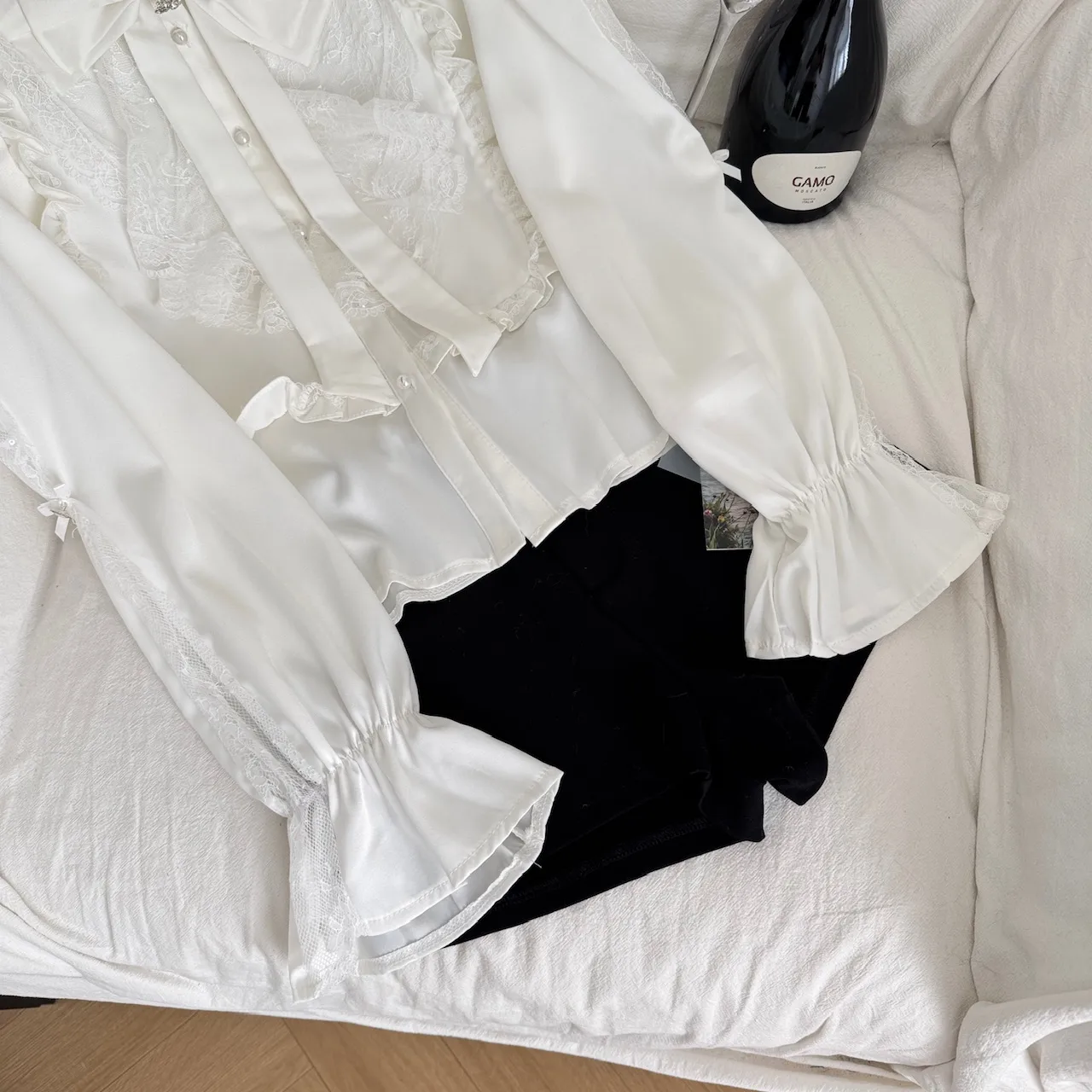 เสื้อยืดสไตล์วินเทจญี่ปุ่นฤดูใบไม้ร่วง ดีไซน์หรูหราแบบกอธิค แต่งโบว์ ลูกไม้ ระบายที่คอ ติดกระดุมแถวเดียว สไตล์ Y2K ฮาราจูกุ