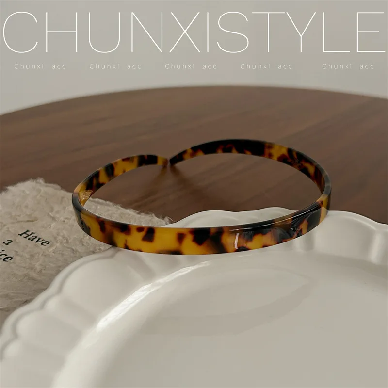 Premium Acetate Hair Clip with Glasses Danish Minimalist Design Tortoiseshell Pattern Practical Hair Accessory